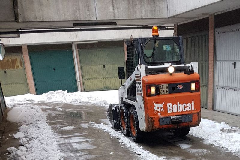 Sgombero neve con mezzi 