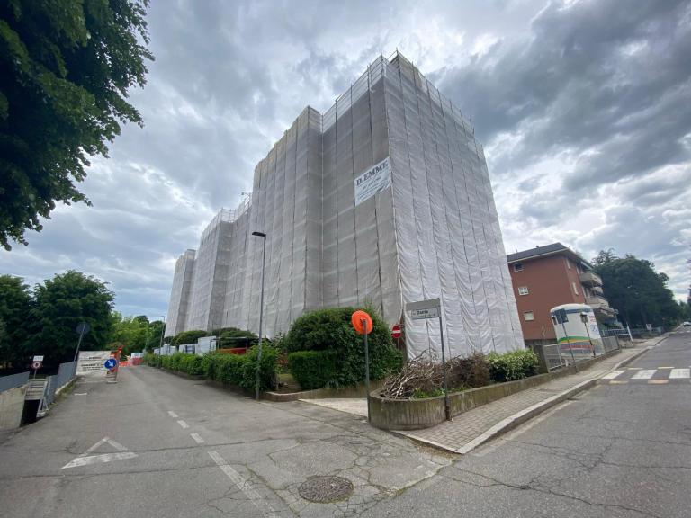Cantiere a Bologna per rifacimento facciata e cappotto termico