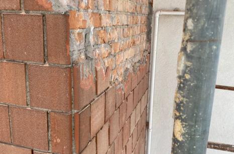 Rifacimento facciata condominio Zola Predosa durante l'intervento