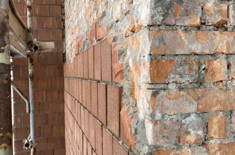 Rifacimento facciata condominio Zola Predosa durante l'intervento