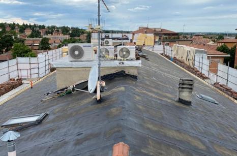 Rifacimento facciata condominio Zola Predosa durante l'intervento